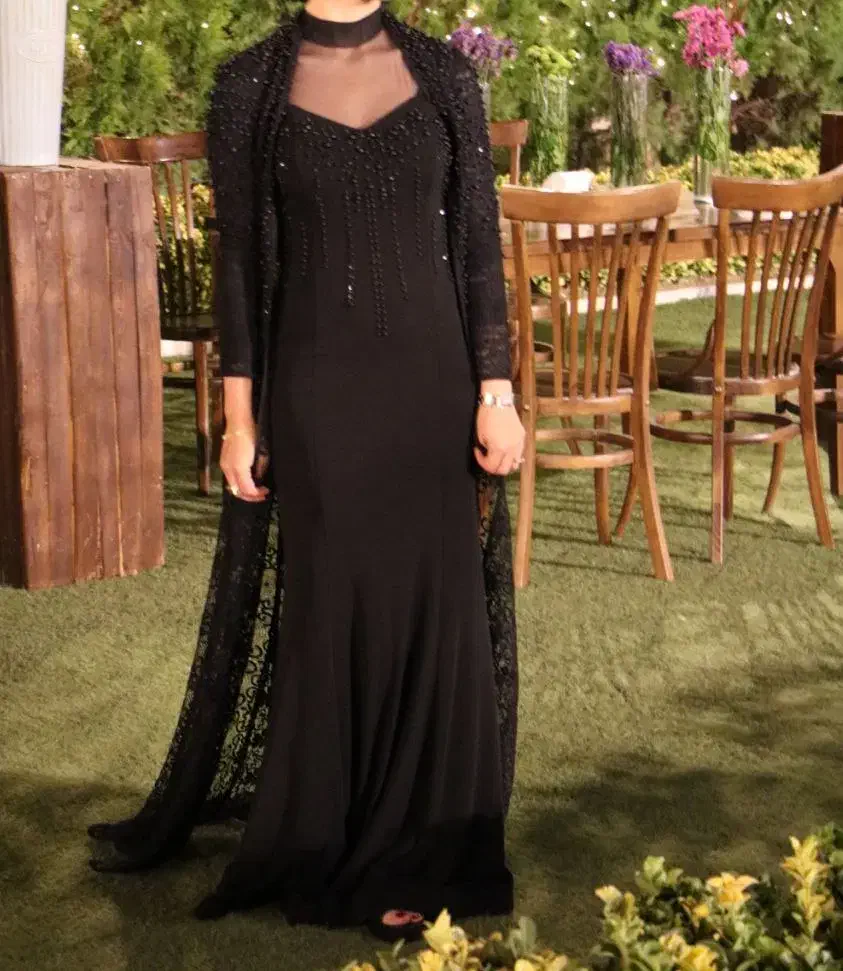 پیراهن مجلس|لباس|ری, اقدسیه|دیوار