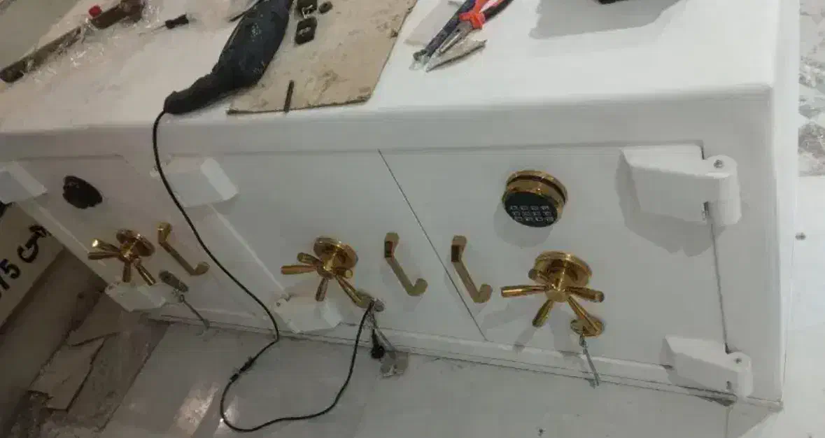 پیچی و زنجیری گاوصندوق اسانسوری ضد سرقت|ابزارآلات|رامسر, |دیوار