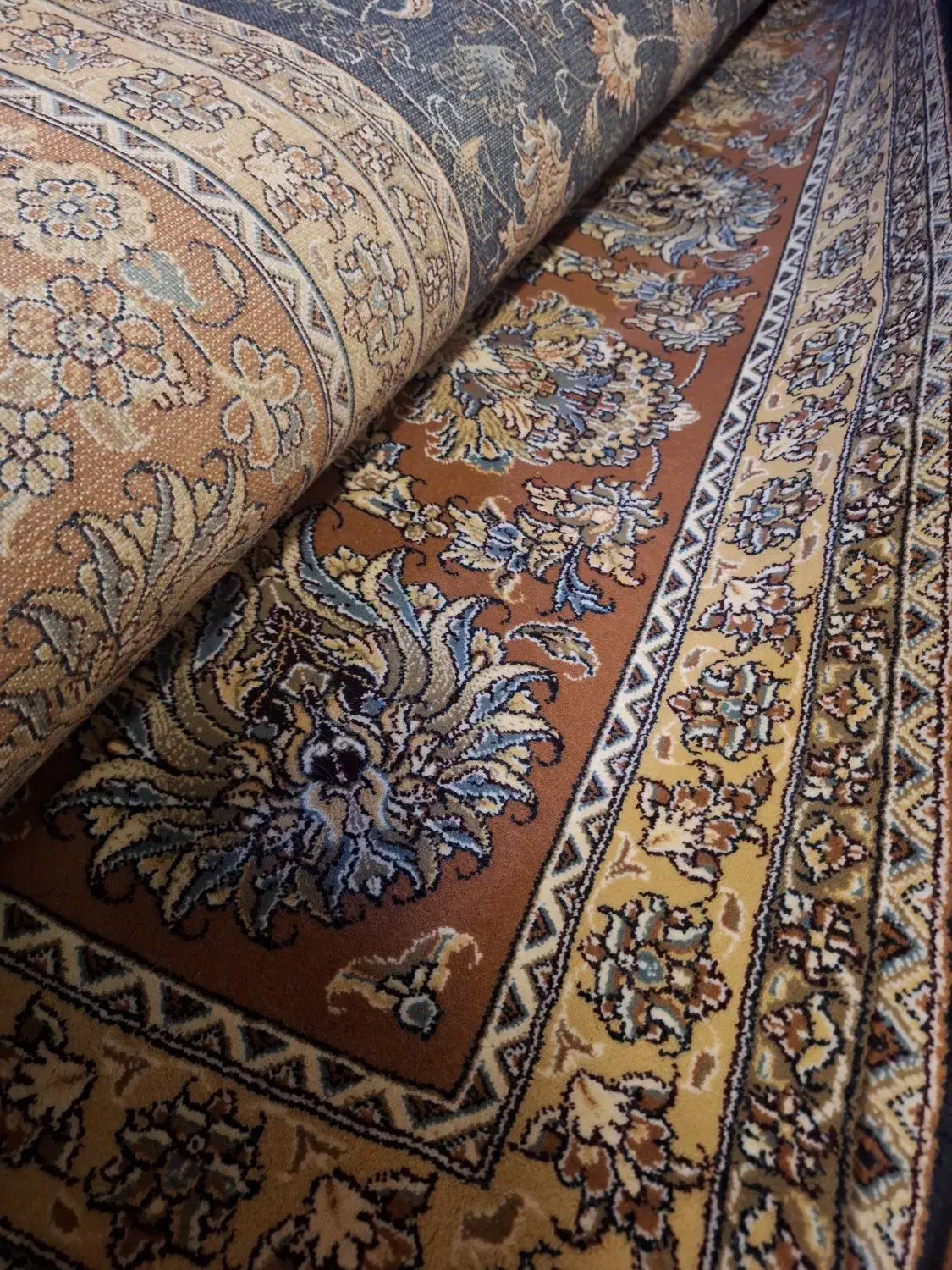 فرش ۱۲ متری در حد نو|فرش|شهرکرد, |دیوار