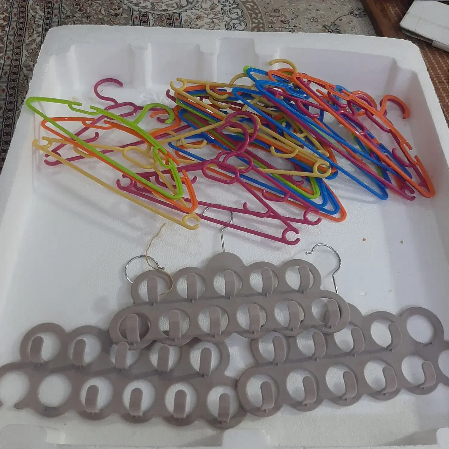 تعدادی چوب لباسی سایز کوچک|بندرخت و رختآویز|شیراز, گلدشت معالیآباد|دیوار