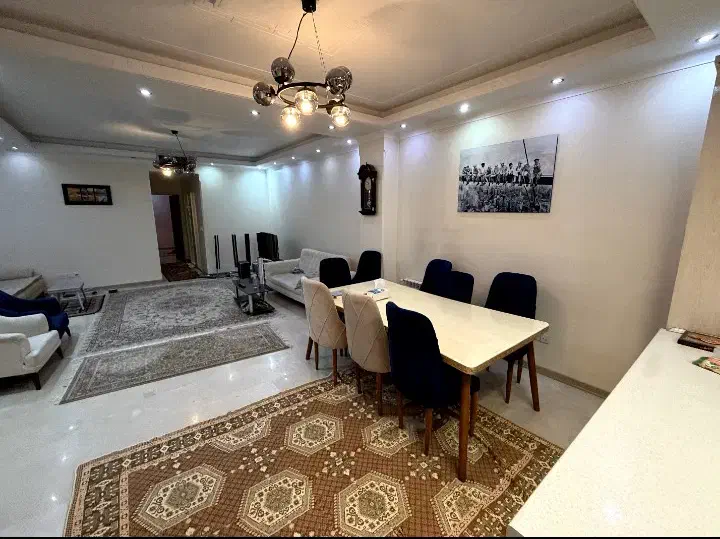 ۹۳ متر، ۲۰۸ غربی، فول امکانات،دو پارکینگ،فرعی دنج