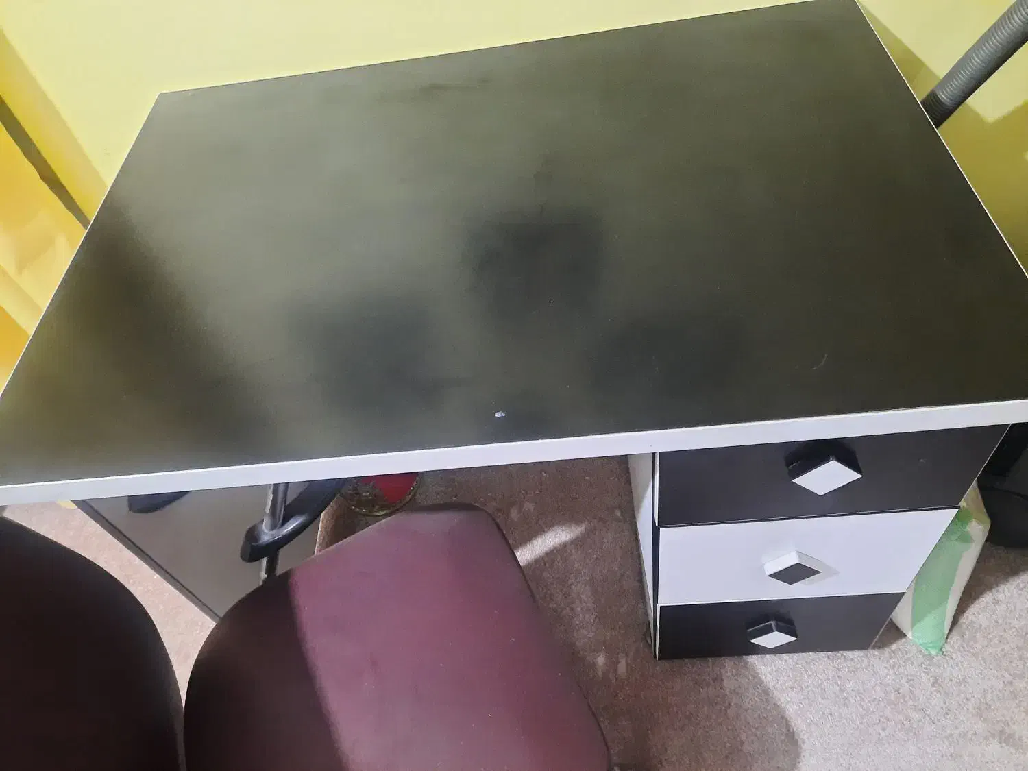 میز تحریر وصندلی گردان|میز تحریر و کامپیوتر|هشتگرد, فاز ۳ مهستان|دیوار