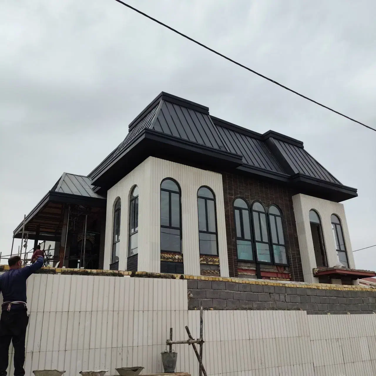 پوشش سقف ، سربندی حلب زنی سقف شیب دار استندینگ سیم|خدمات پیشه و مهارت|رامسر, |دیوار