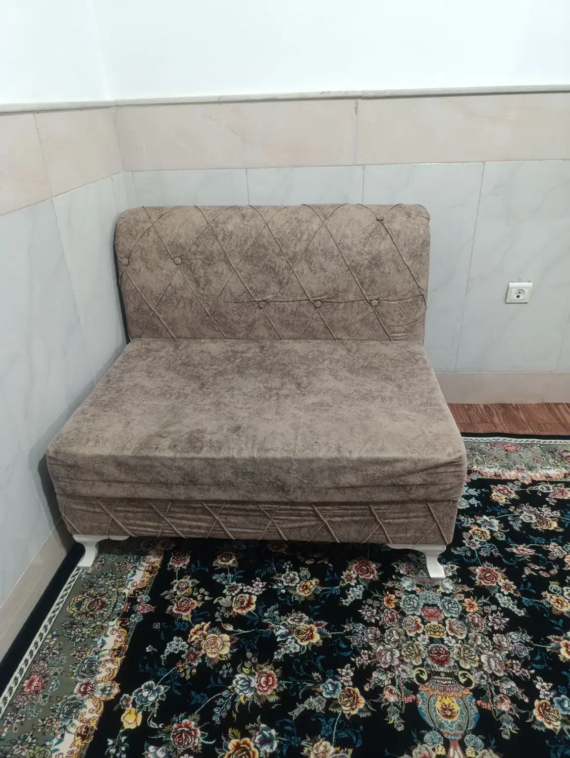 فروش فوری مبل دونفره|مبلمان خانگی و میز عسلی|قم, چهل درخت|دیوار