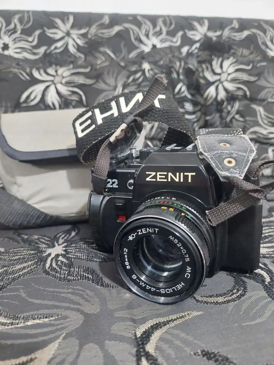 دوربین نوستالژیک زنیت|دوربین عکاسی و فیلم‌برداری|بندر امام خمینی, |دیوار