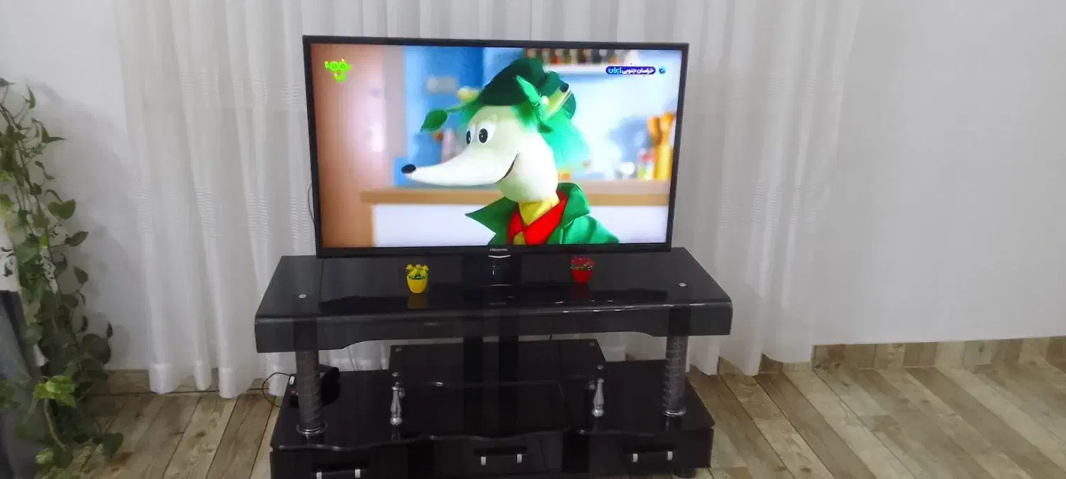 تلویزیون ۴۲هایسنس خیلی تمیز|تلویزیون و پروژکتور|بجنورد, |دیوار