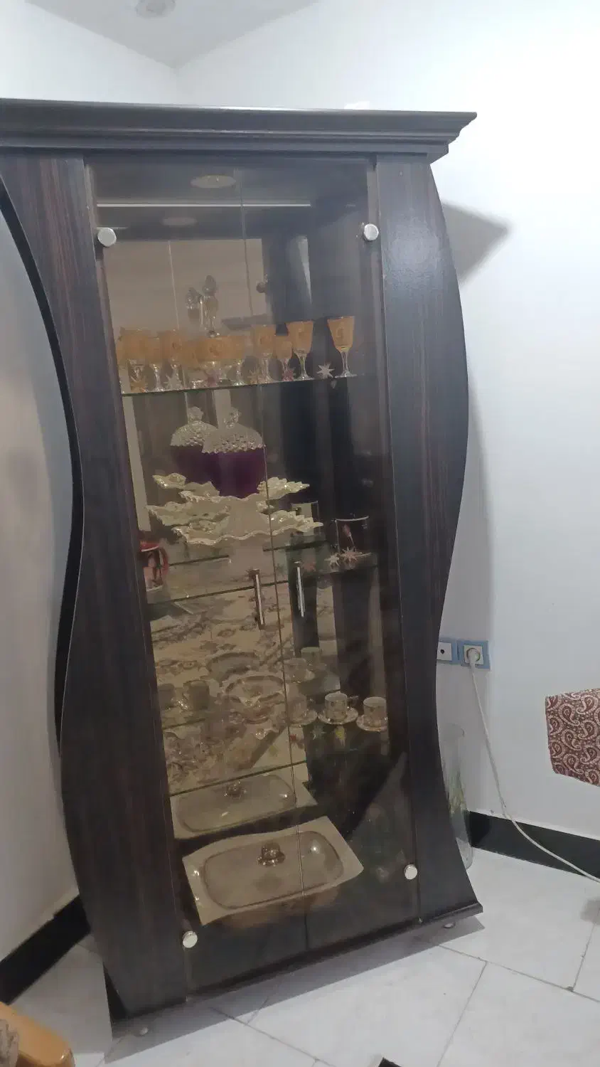 ویترین اینه دار سالم وتمییز|بوفه، ویترین، کنسول|رودبنه, |دیوار
