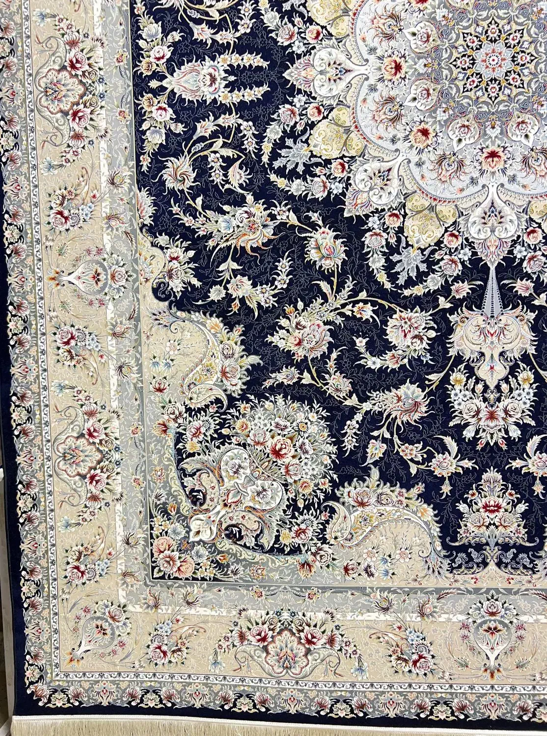 فرش ژاوا  بژ فیلی سورمه آیی|فرش|اصفهان, باغ دریاچه|دیوار