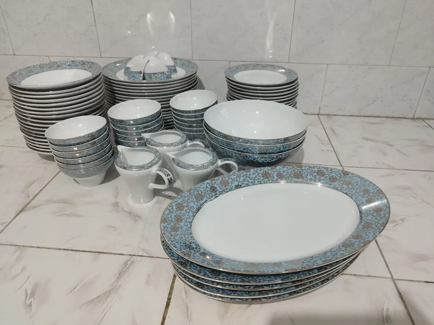 چینی پردیس 18نفره همراه با 5تا دیس توافقی|ظروف سرو و پذیرایی|جوانرود, |دیوار