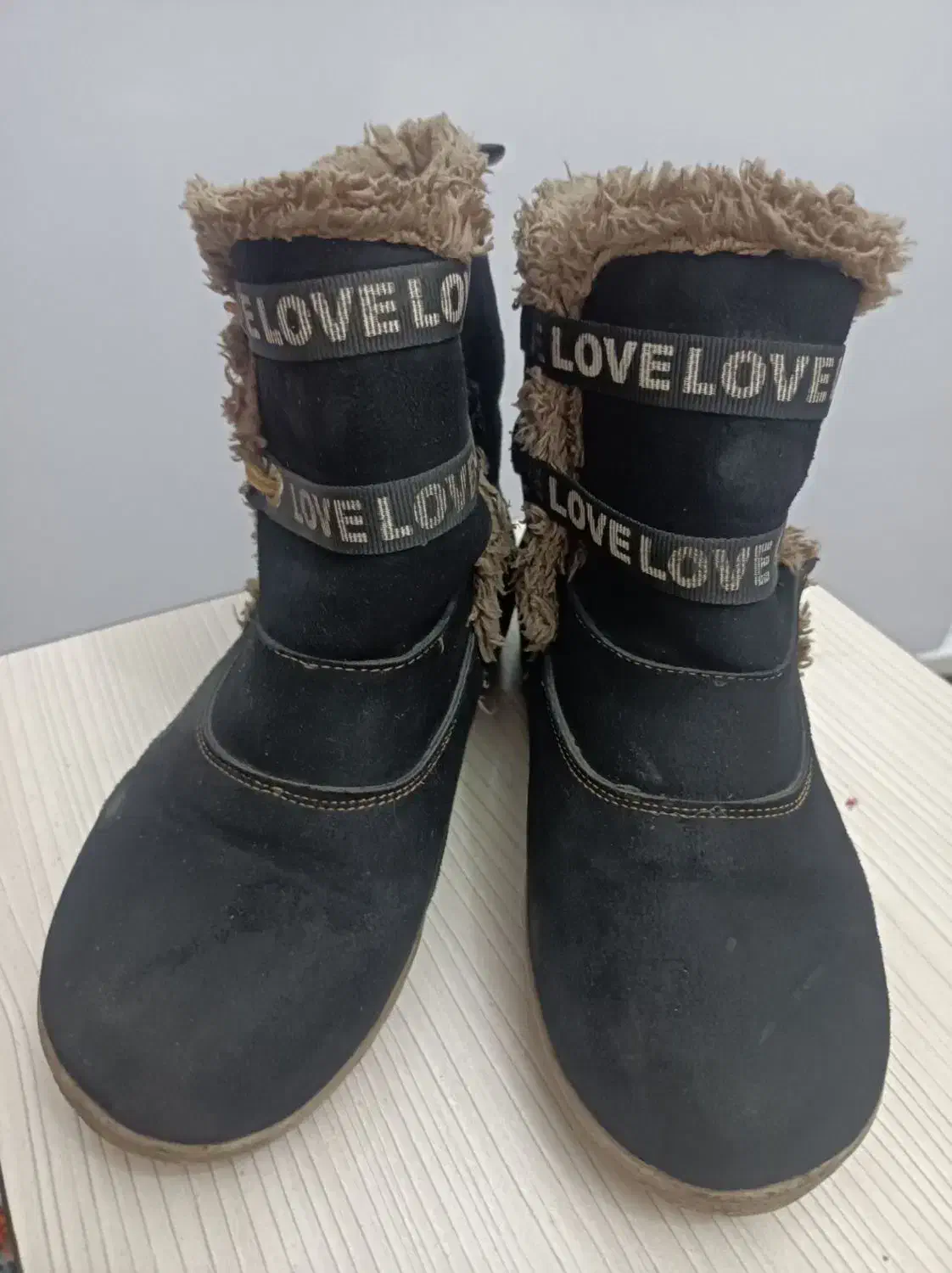 پوت|کیف، کفش، کمربند|میانه, |دیوار