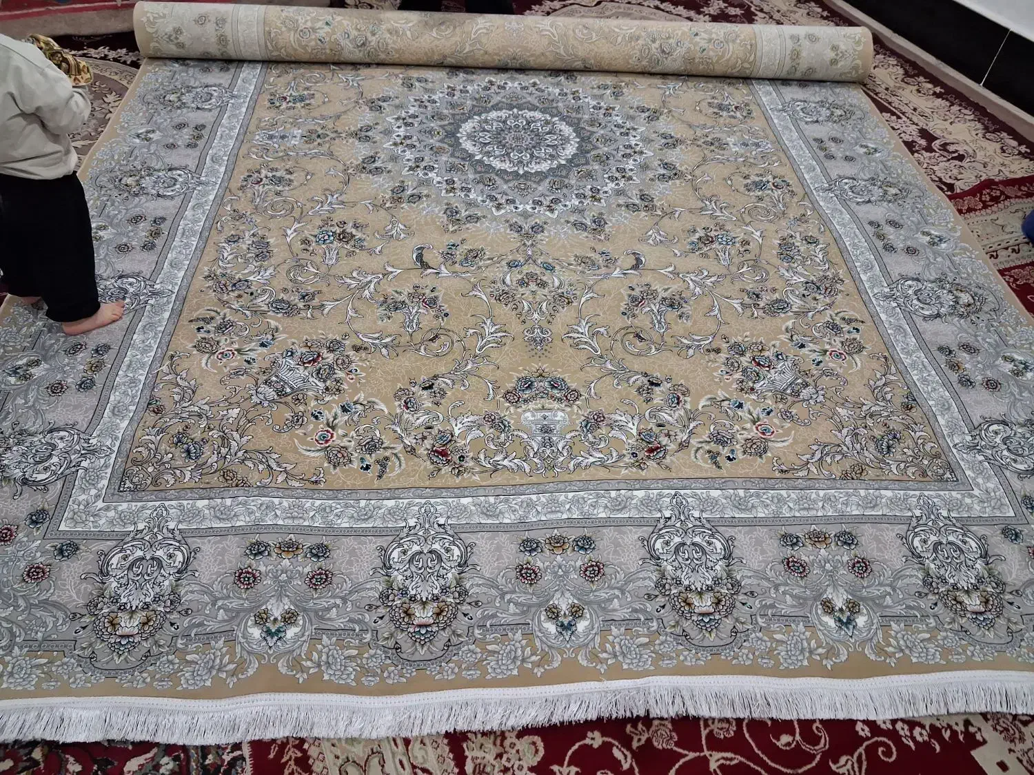 فرش نونو|فرش|قم, ولیعصر|دیوار