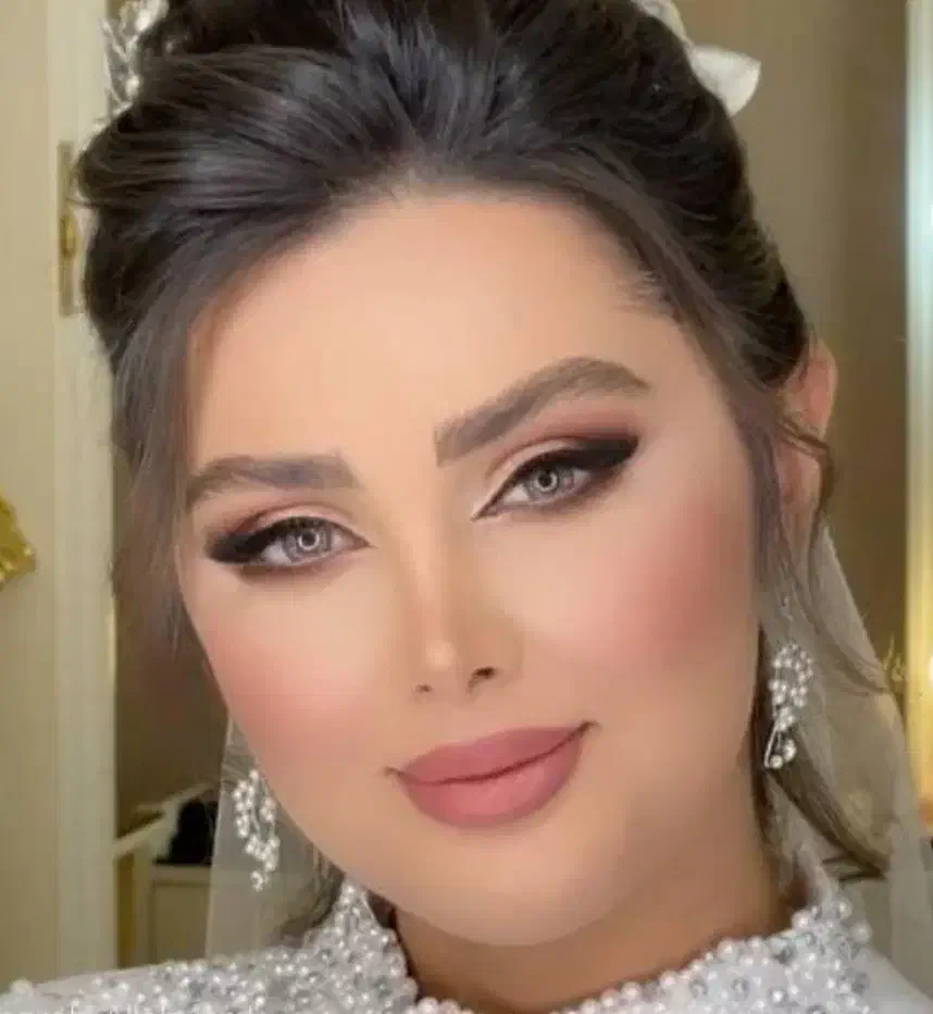 استخدام میکاپ کار حرفه ای|استخدام درمانی، زیبایی، بهداشتی|تهران, شهرک فردوس (حسینی)|دیوار