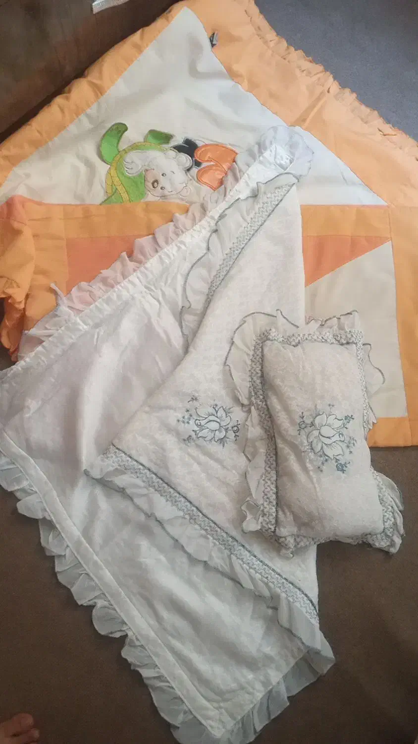 لباس بچه و گهواره و روروک|کفش و لباس بچه|اصفهان, لاله|دیوار