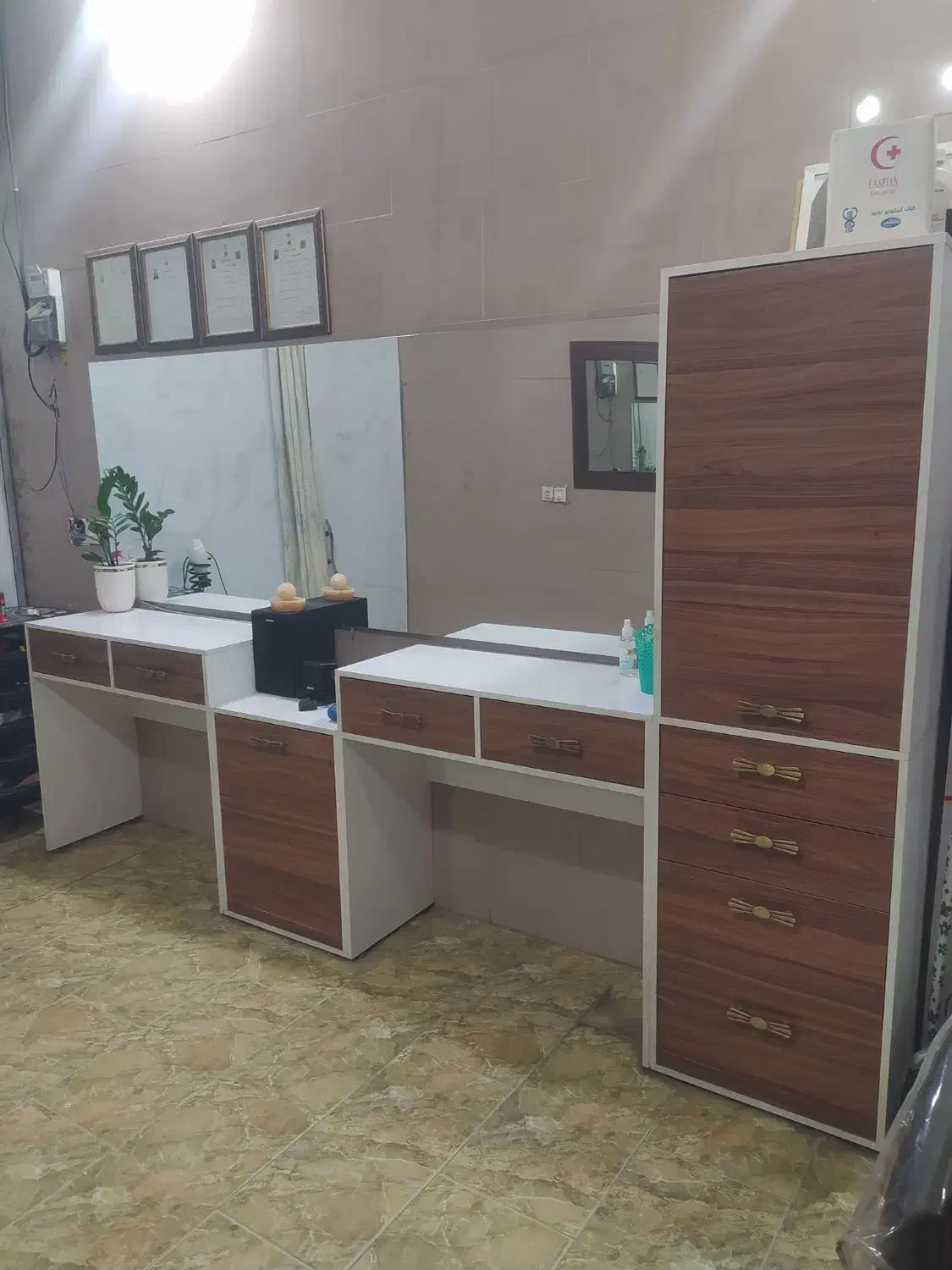 دکور آرایشگاه|آرایشگاه و سالنهای زیبایی|ماهدشت, |دیوار