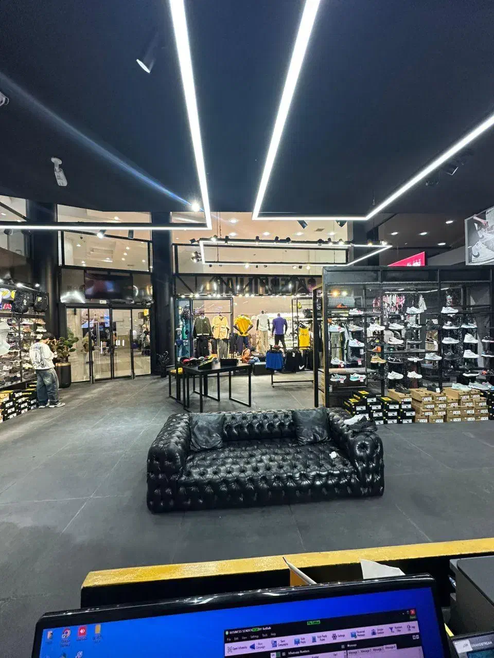 استخدام نیرو پشتیبانی آنلاین (پاسخگویی) حضوری|استخدام بازاریابی و فروش|قشم, |دیوار