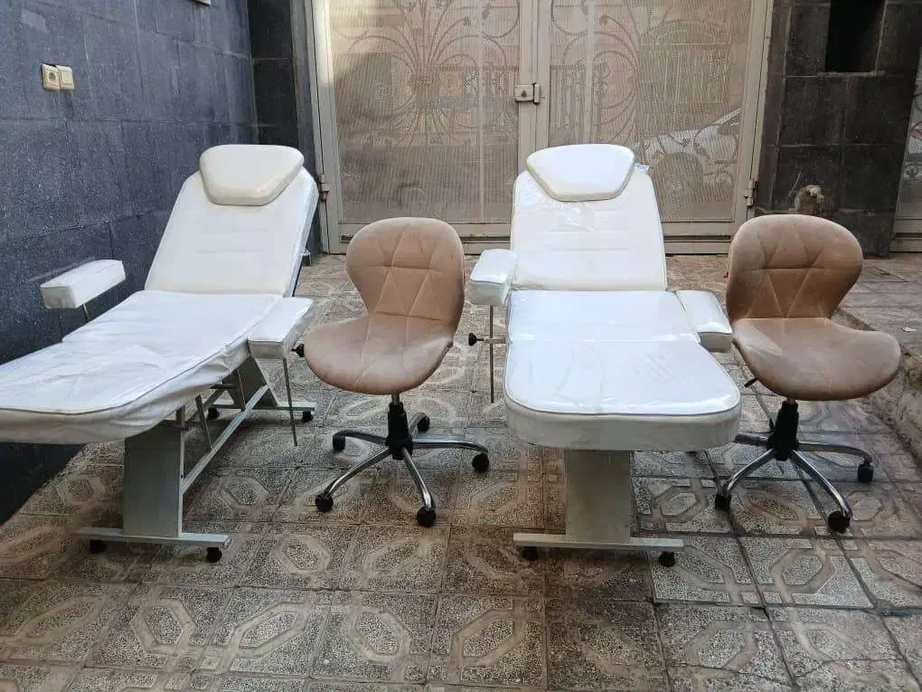 تخت فیشیال همراه با دو صندلی کنار تخت و تخته|آرایشگاه و سالنهای زیبایی|ری, دولتآباد|دیوار