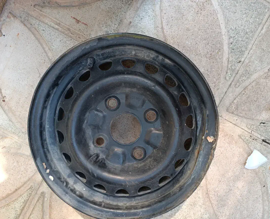 تعدادی وسایل ماشین درب پژو باتری نو و بلبرینگ|قطعات یدکی و لوازم جانبی|شیراز, هفت تنان|دیوار