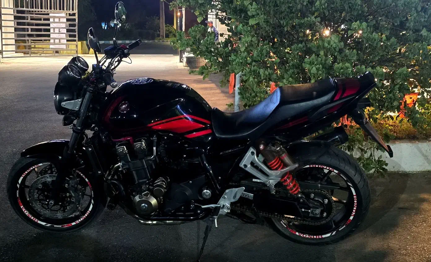 CB1300 sp|موتورسیکلت|تهران, آبشار تهران (دریاچه)|دیوار