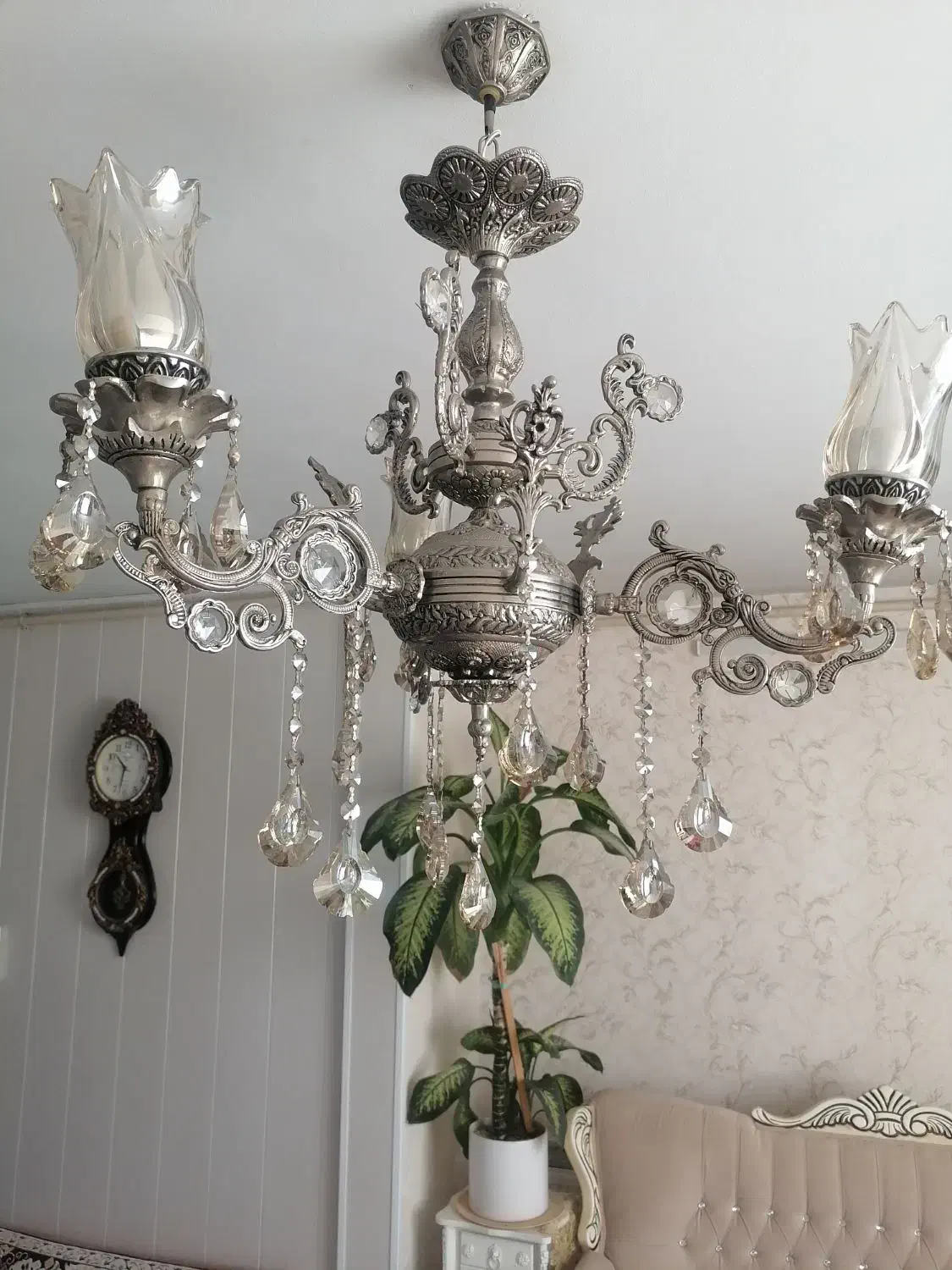 لوستر سه شعله عالی جناب تمیز وسالم 2 میلیون|لوستر و چراغ آویز|مشهد, سیس‌آباد|دیوار