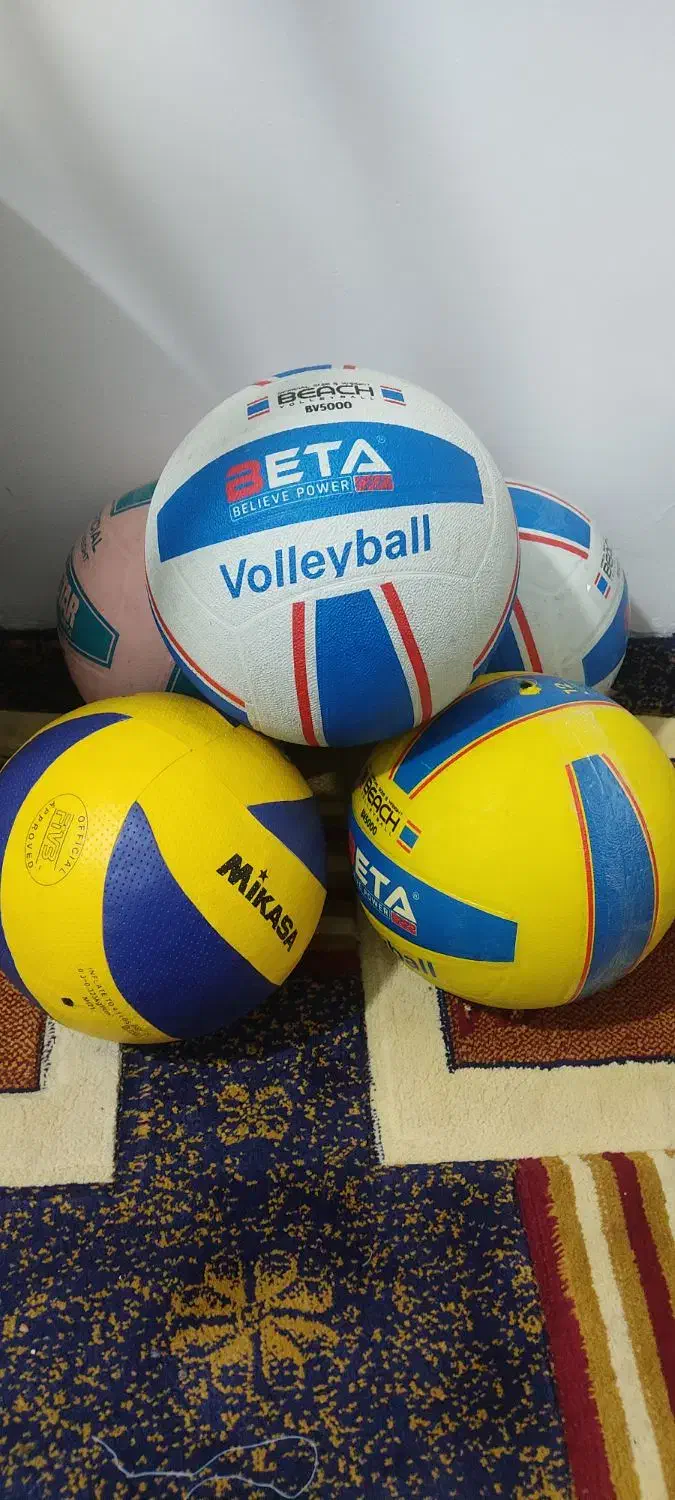 تعدادی توپ والیبال|ورزش‌های توپی|مشهد, ابوذر|دیوار