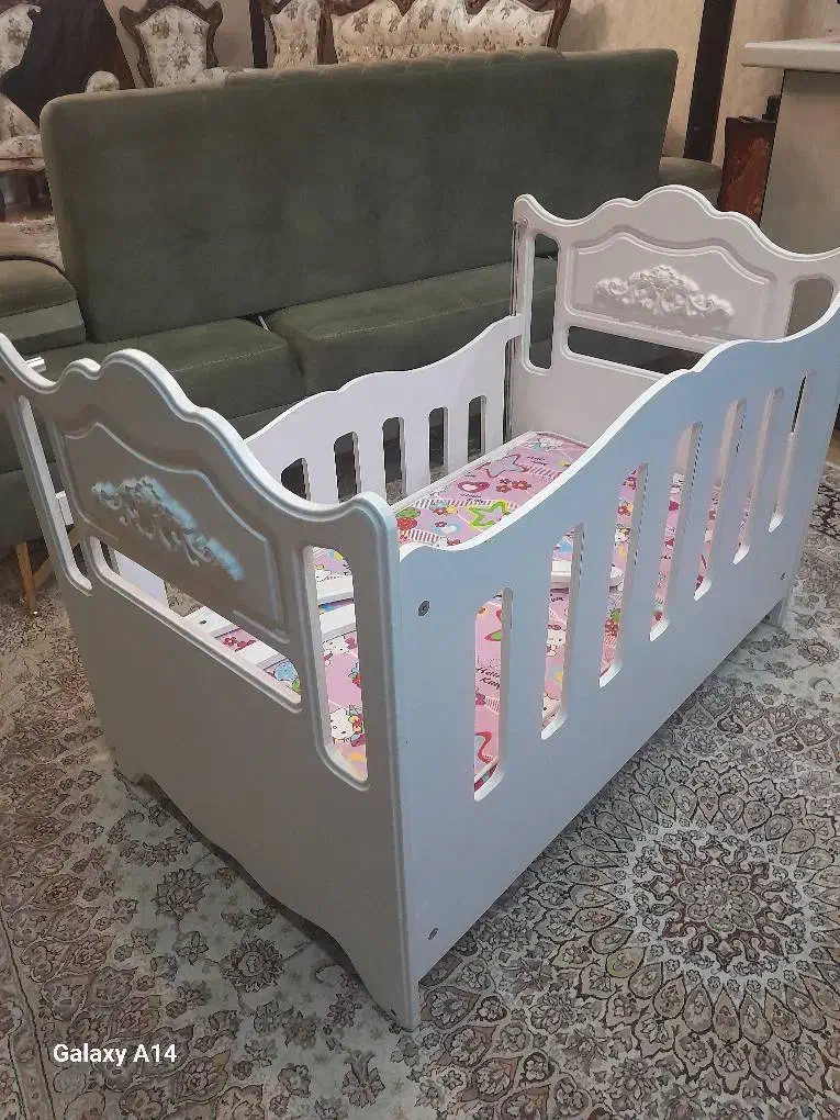 تخت نوزادی|تخت و سرویس خواب|تهران, سردارجنگل|دیوار