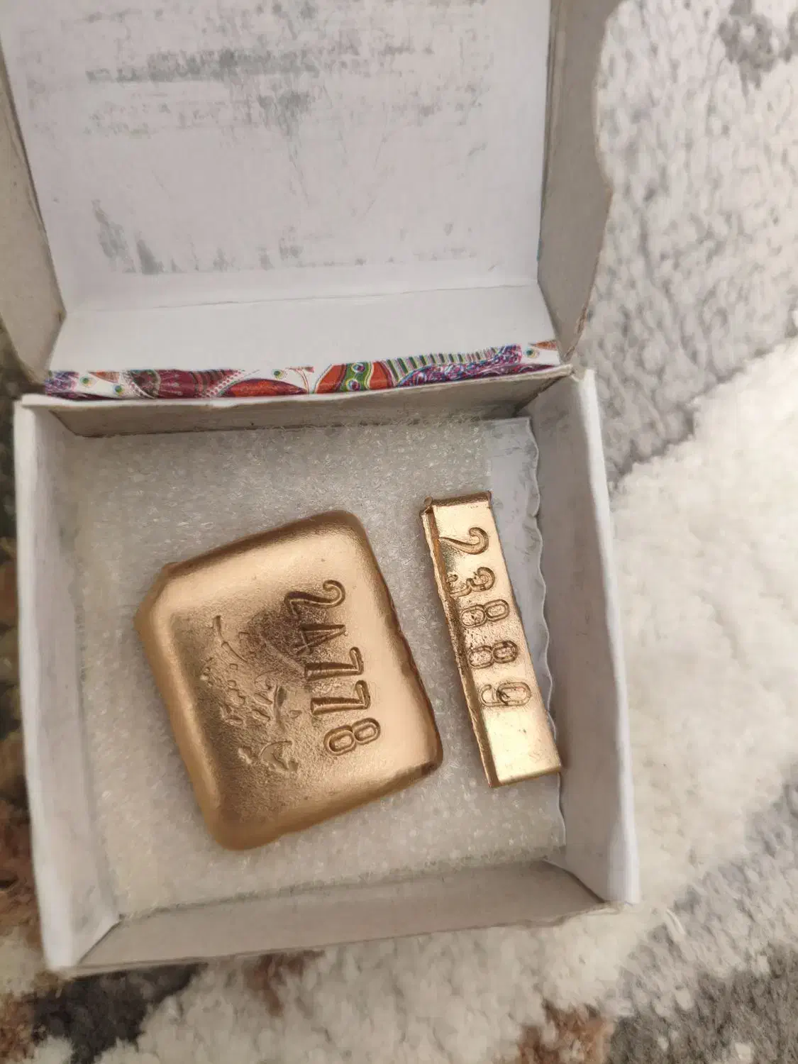 مقداری طلای آبشده|جواهرات|اشتهارد, |دیوار