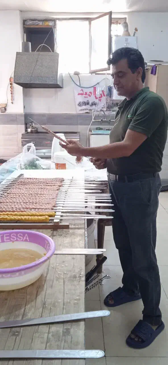 آشپز حرفه‌ای هستم جویای کار|استخدام خدمات فروشگاه و رستوران|رفسنجان, |دیوار
