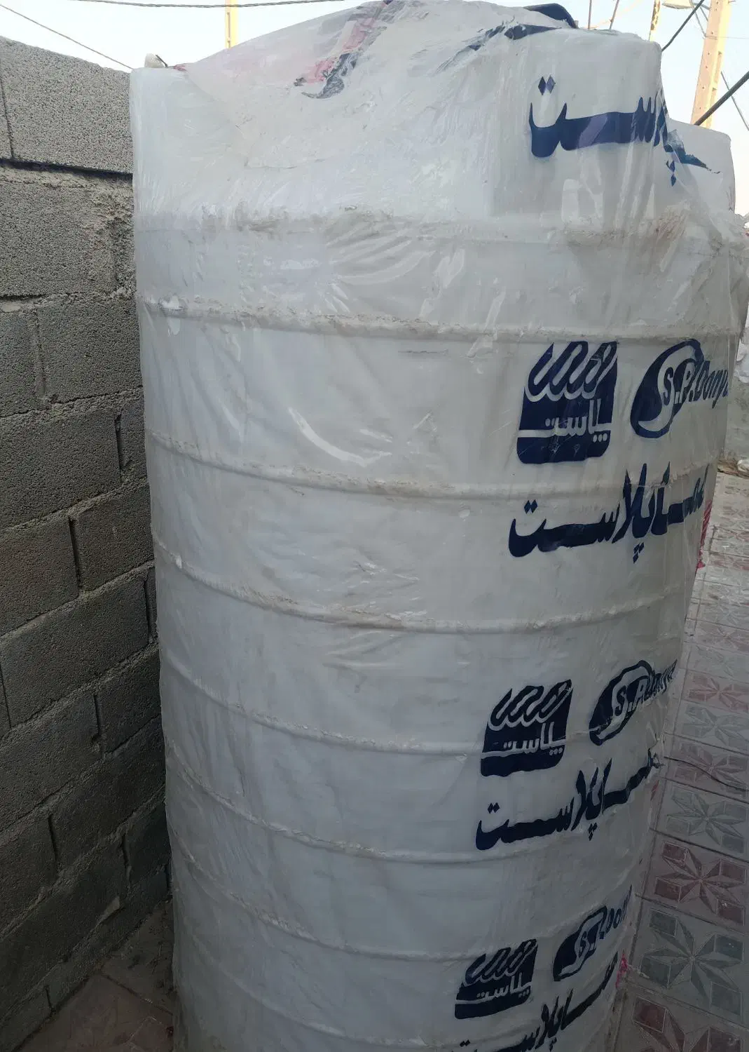 مخزن ۱۵۰۰لیتری عمودی بلند نو نو زیر قیمت بازار|مصالح و تجهیزات ساختمان|جم, |دیوار