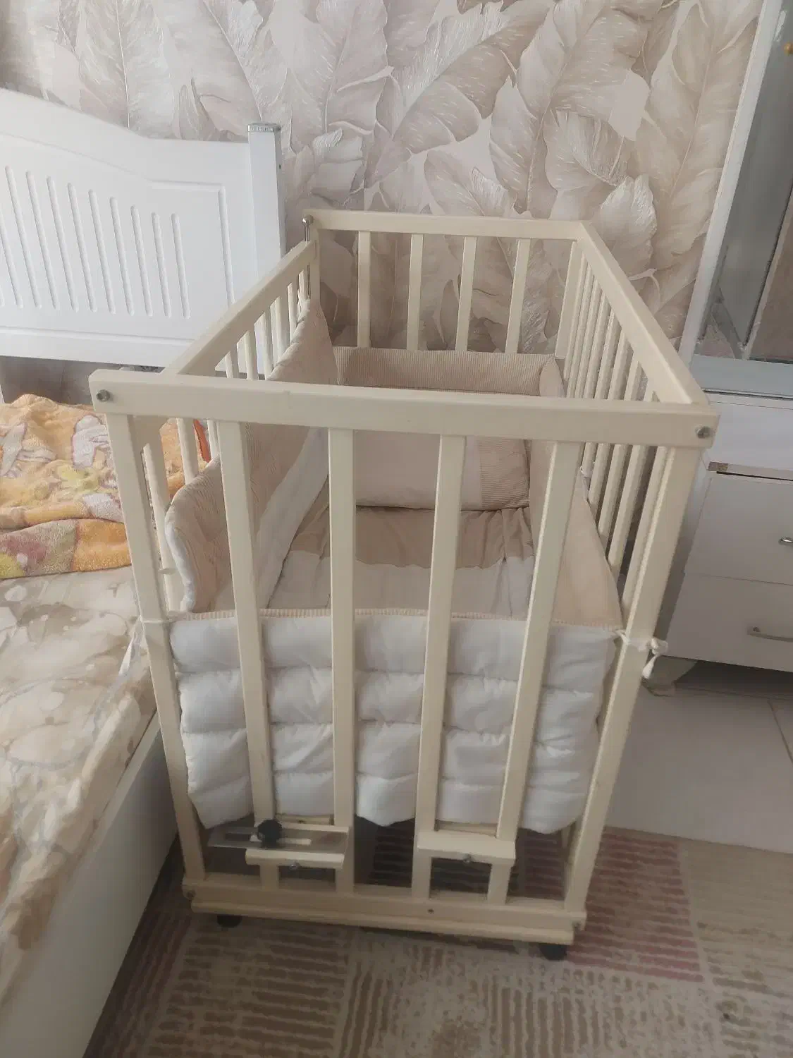 تخت نوزادی|تخت و صندلی بچه|پاکدشت, پاکدشت (مامازند)|دیوار