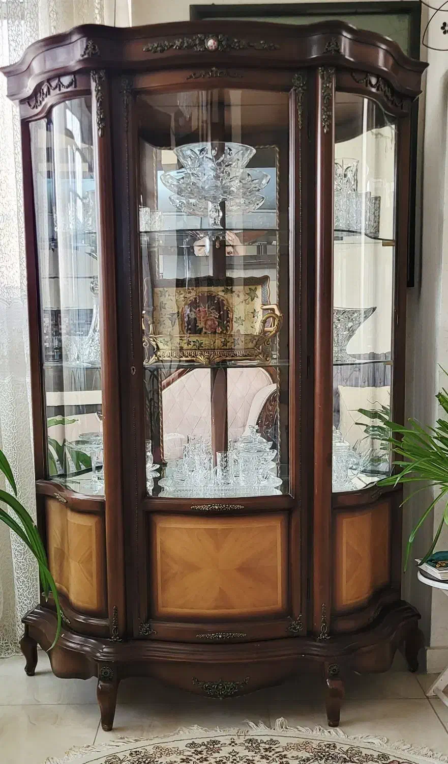 ویترین چوب گردو شیک|بوفه، ویترین، کنسول|فولادشهر, B8|دیوار