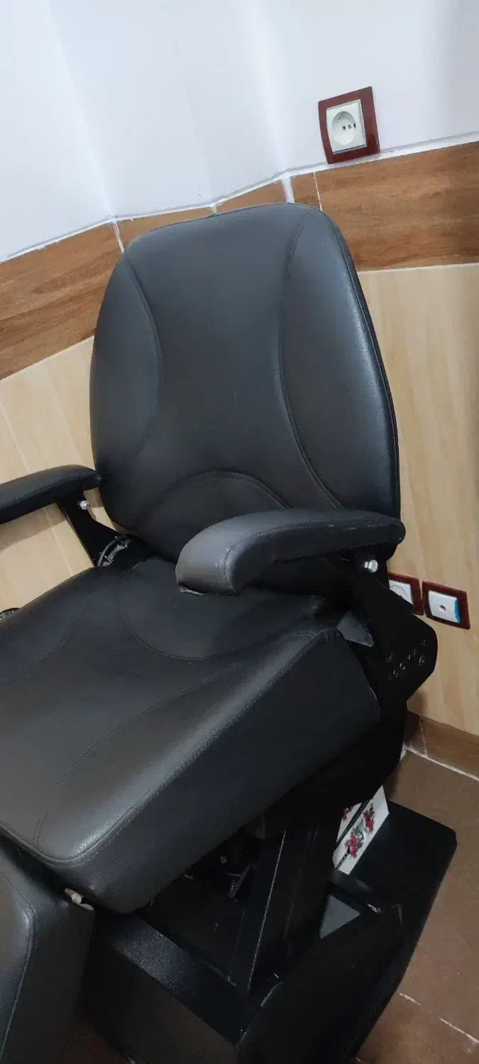 صندلی برقی آرایشگاه|آرایشگاه و سالن‌های زیبایی|خمینی‌شهر, |دیوار