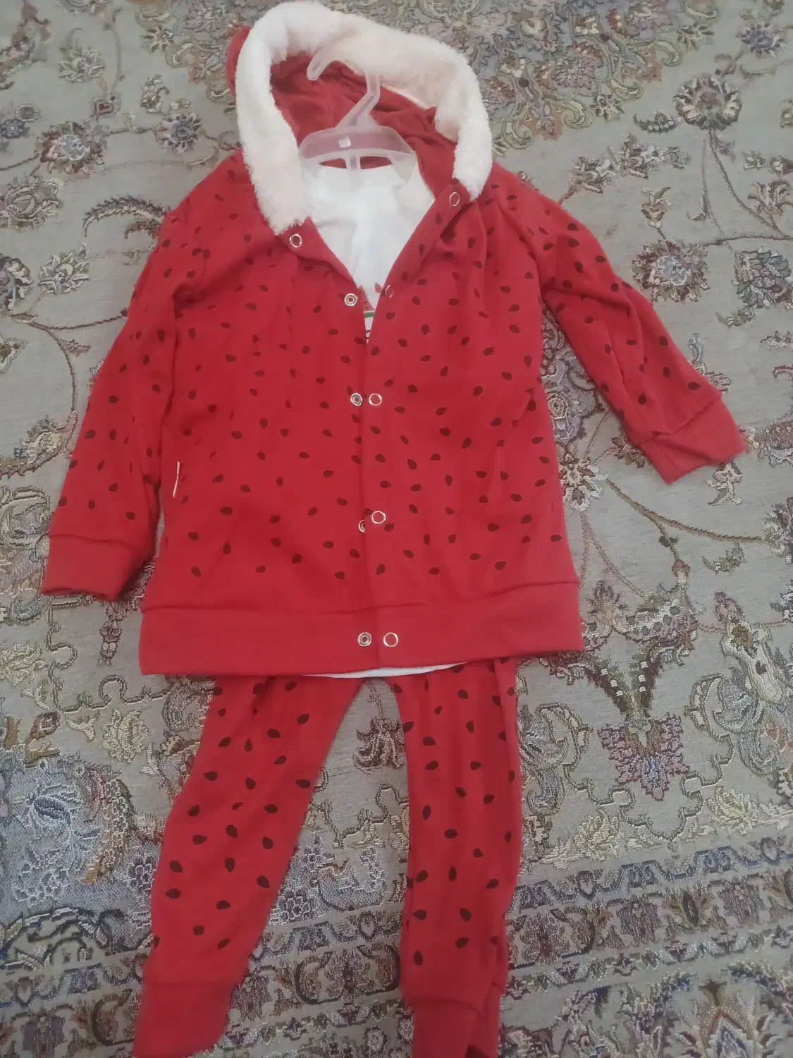 لباس شب یلدا|کفش و لباس بچه|ری, علایین|دیوار