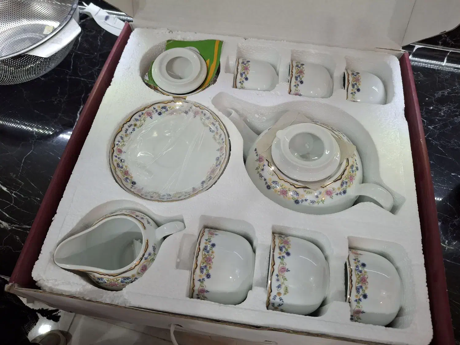 سرویس چینی زرین|ظروف سرو و پذیرایی|جهرم, |دیوار