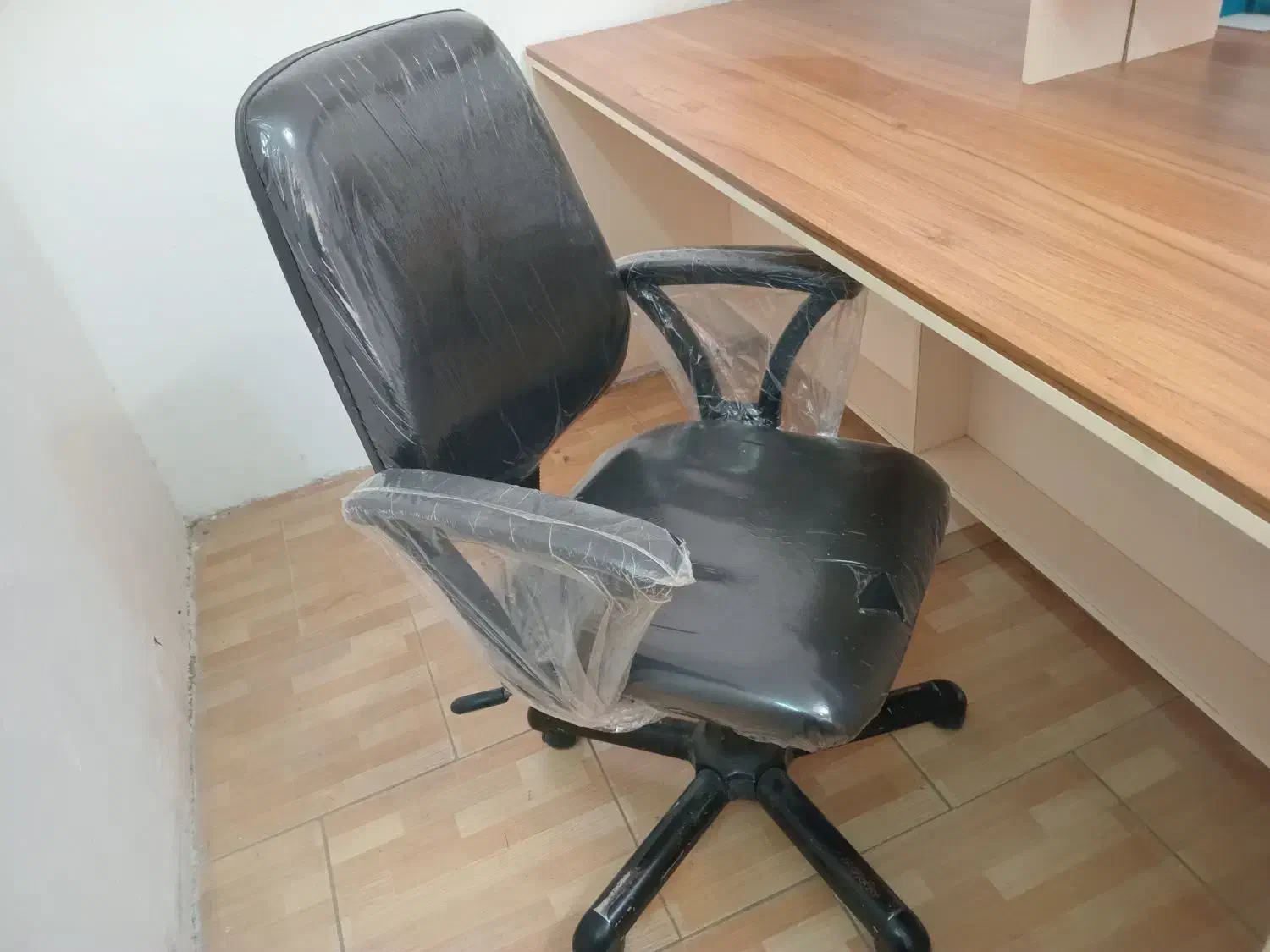 صندلی ثابت و گردون|دفتر کار|مشهد, عامل|دیوار