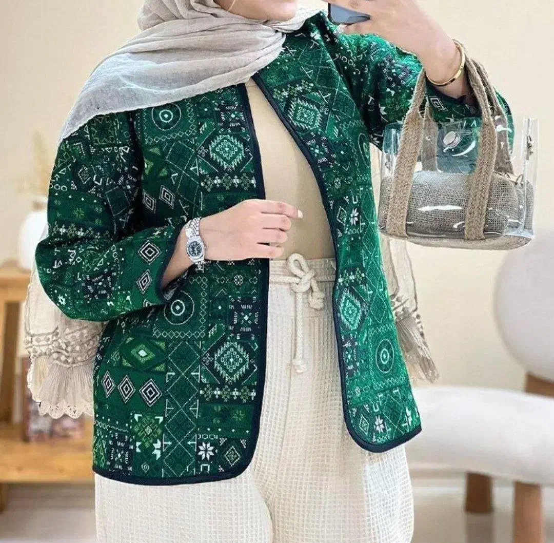 کت گلیمی|لباس|کاشان, بازار کاشان|دیوار