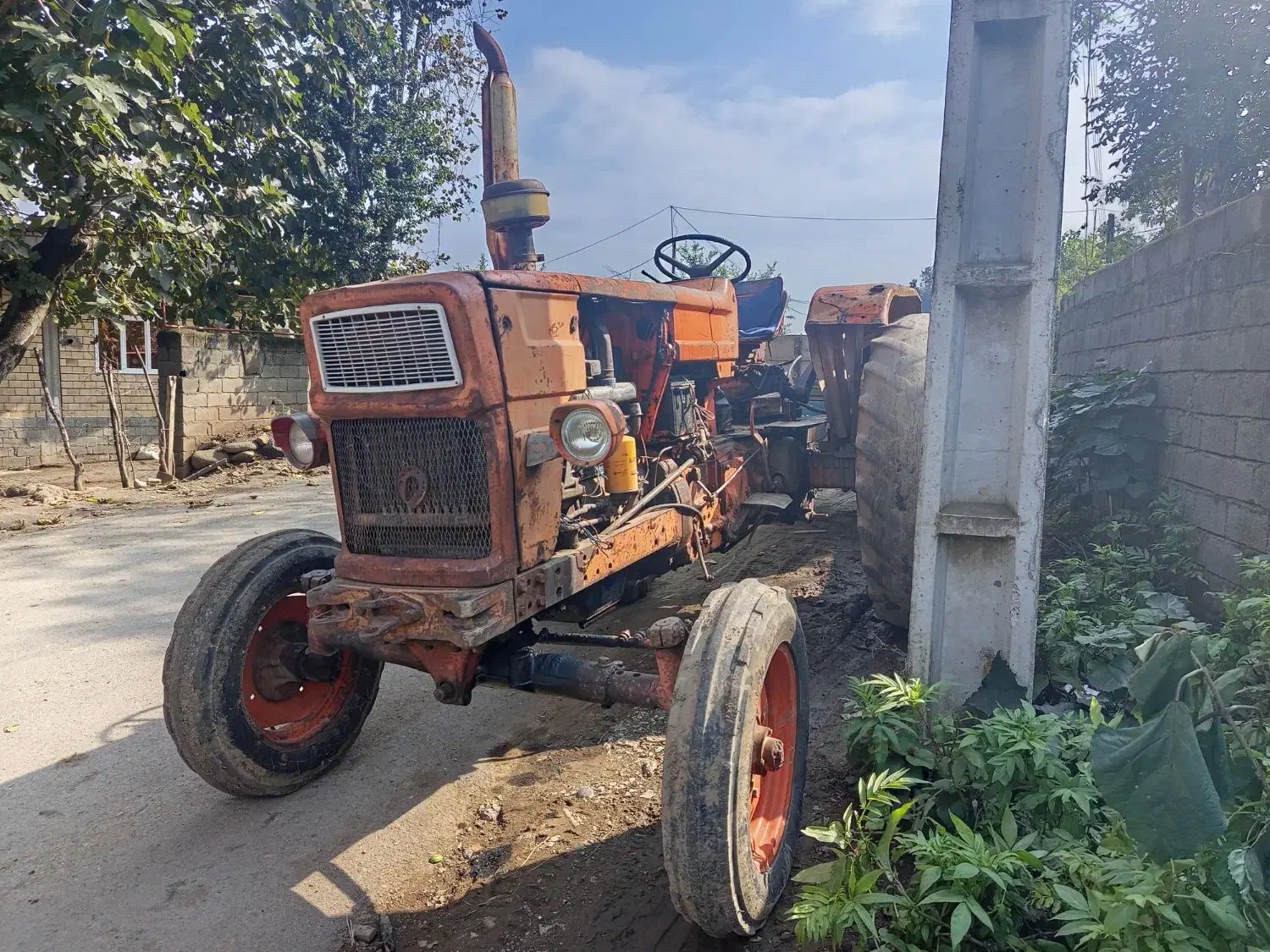 فروشی|خودرو سنگین|چوبر, |دیوار