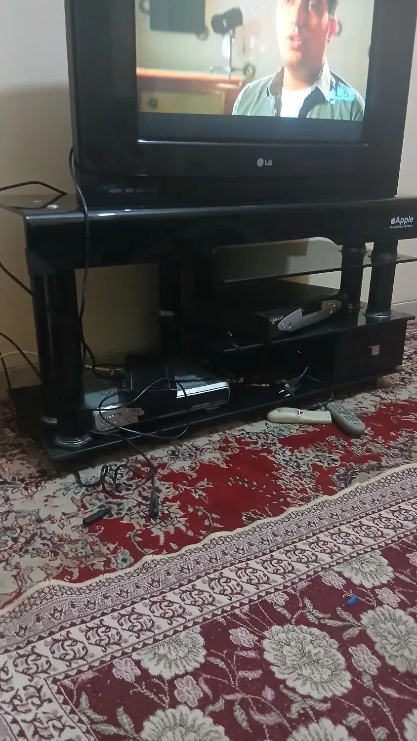 فروش تلوزیون ۲۹ LG با گیرنده و میز|تلویزیون و پروژکتور|شیراز, شهرک سراج|دیوار