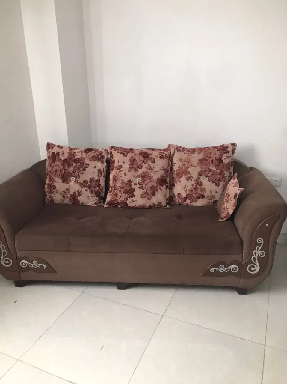 به علت جابه جایی خونه جا ندارم وگرنه مبل خوبیه.|مبلمان خانگی و میز عسلی|رشت, کوی عرفان|دیوار