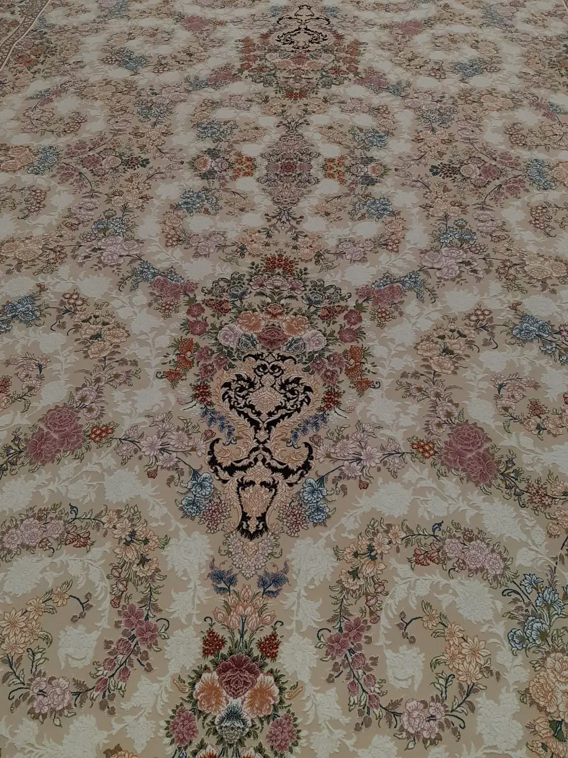 فرش ۹ متری ۱۲۰۰ شانه شونهر|فرش|ملایر, |دیوار