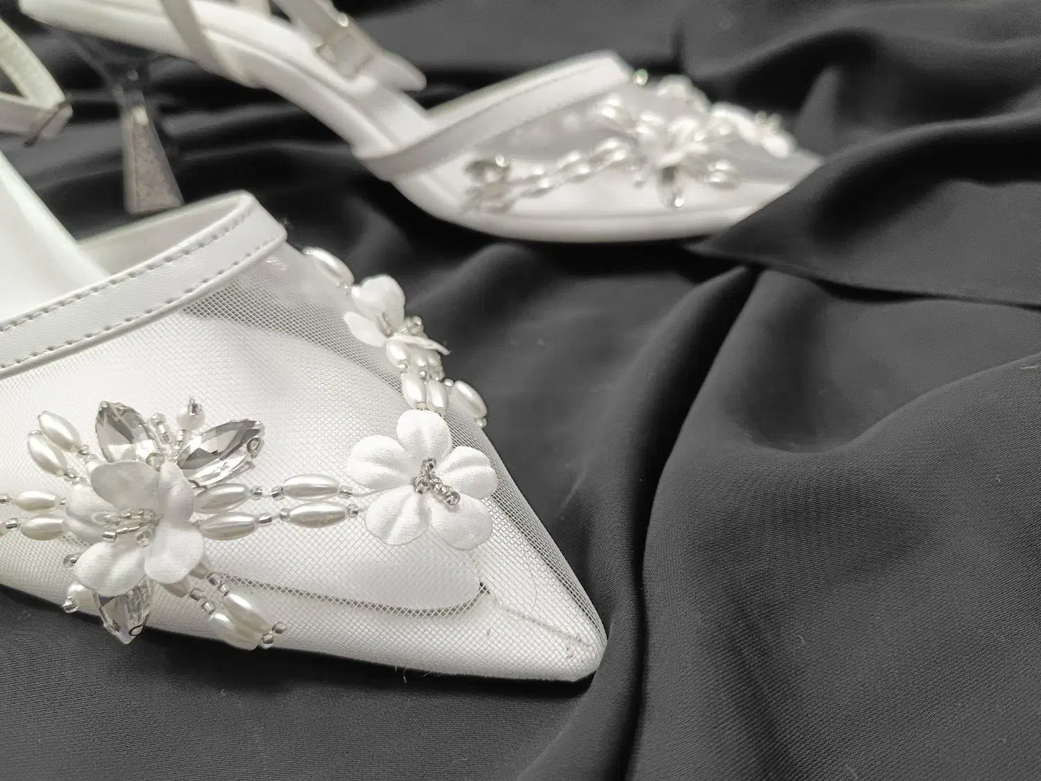 کفش ظریف و زیبای عروس|کیف، کفش، کمربند|قم, منبع آب|دیوار