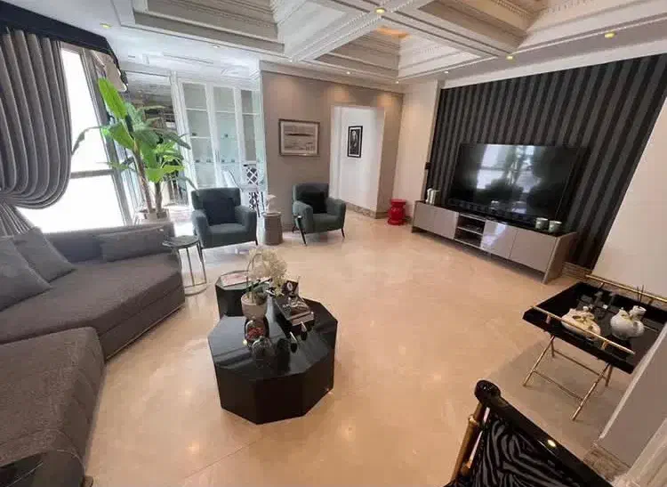 ۱۳۷ متر ۳ خواب / تخلیه فوری / ۲ پارکینگ /لابی شیک