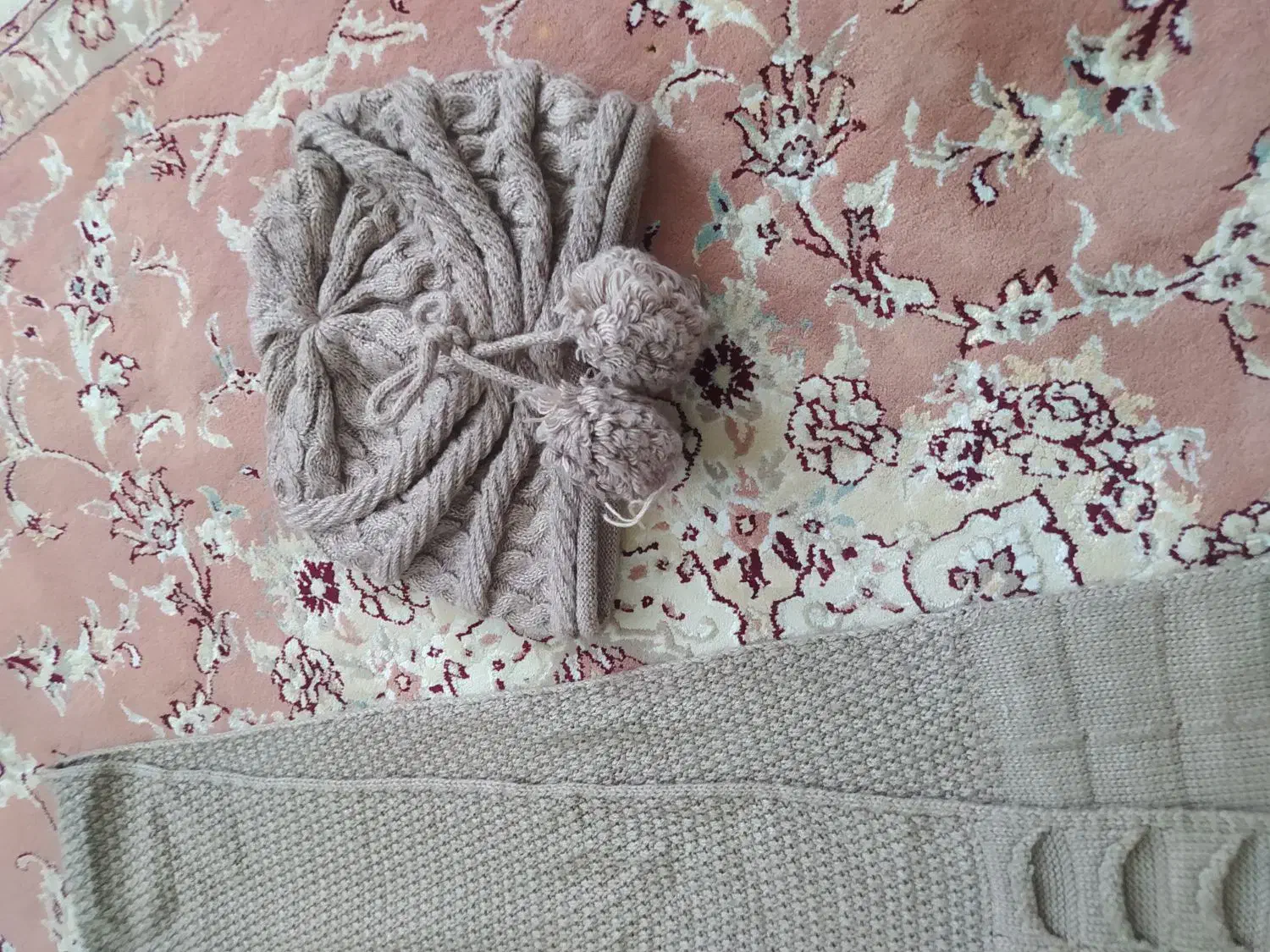 دو دست شال و کلاه سالم|لباس|سهند, |دیوار