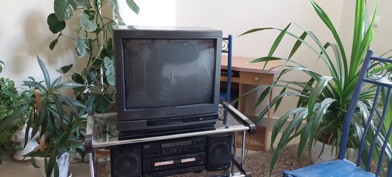 تلویزیون قدیمی کاملا سالم هیتاچی اصل ژاپن|تلویزیون و پروژکتور|اصفهان, سروستان|دیوار