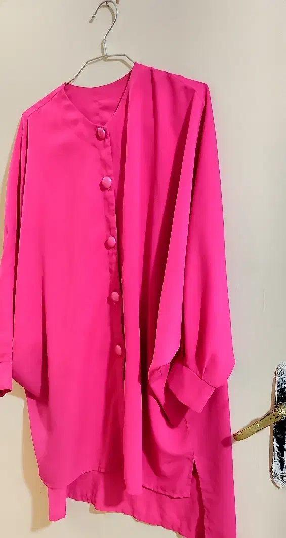 مقداری مانتو و شومیز در حدنو|لباس|بروجرد, |دیوار