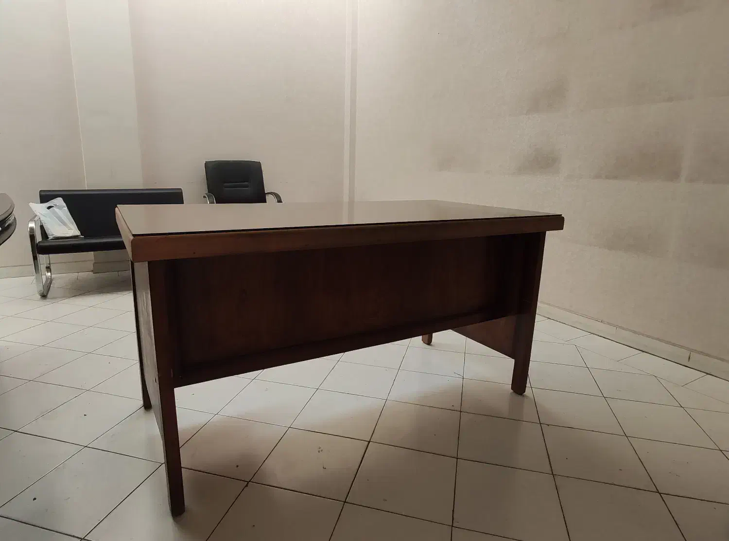 فروش میز تحریر چوبی ، صندلی گردان چرمی و پارچه ای|میز تحریر و کامپیوتر|تبریز, |دیوار