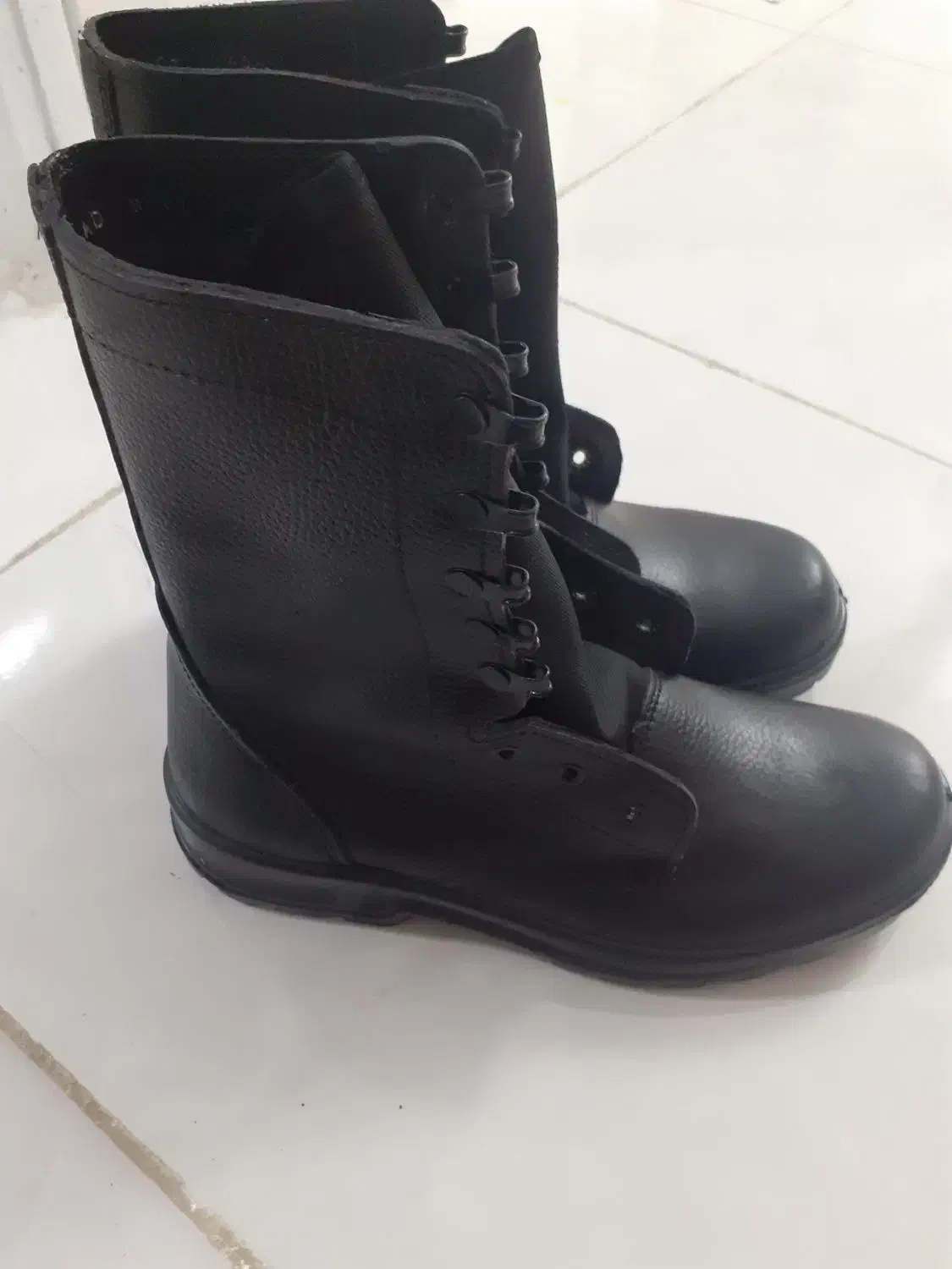 پوتین|کیف، کفش، کمربند|سنقر, |دیوار