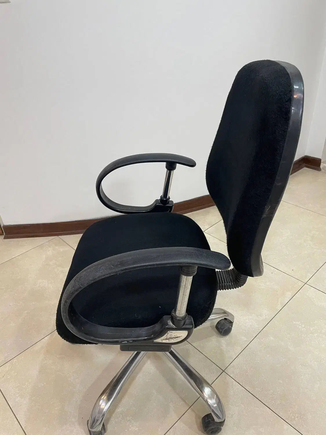 صندلی چرخ دار دارای جک تنظیم ارتفاع|صندلی و نیمکت|یزد, |دیوار