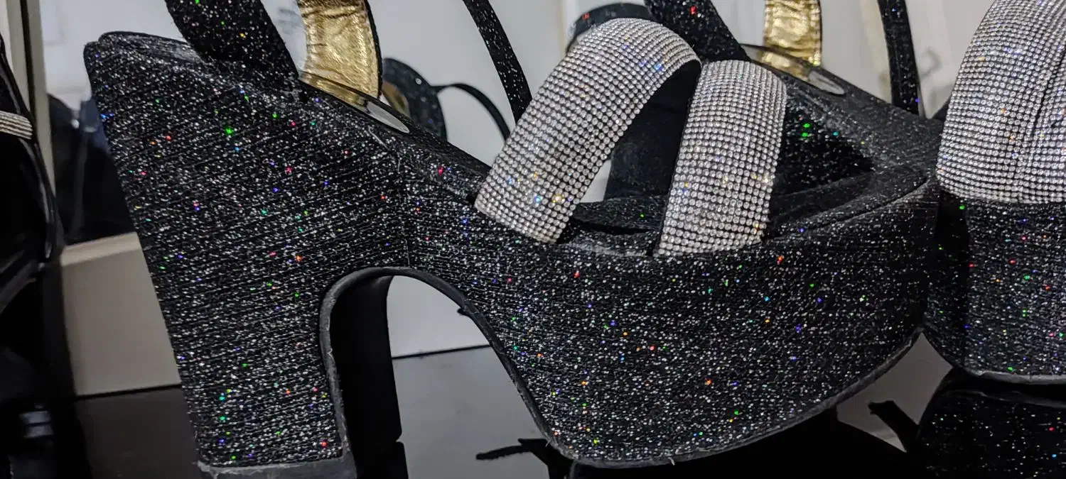 کفش مجلسی|کیف، کفش، کمربند|پرند, فاز ۴|دیوار