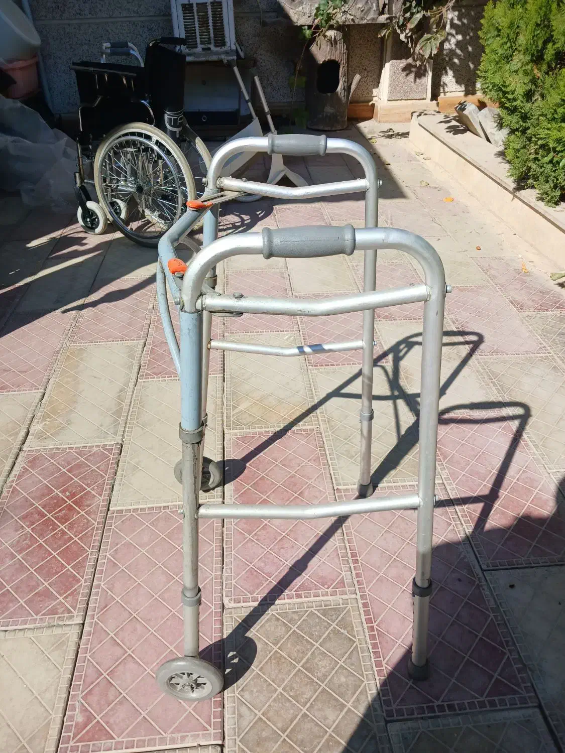 واکر چرخ دار وثابت .صندلی حمام .عصا|آرایشی، بهداشتی، درمانی|ملارد, |دیوار