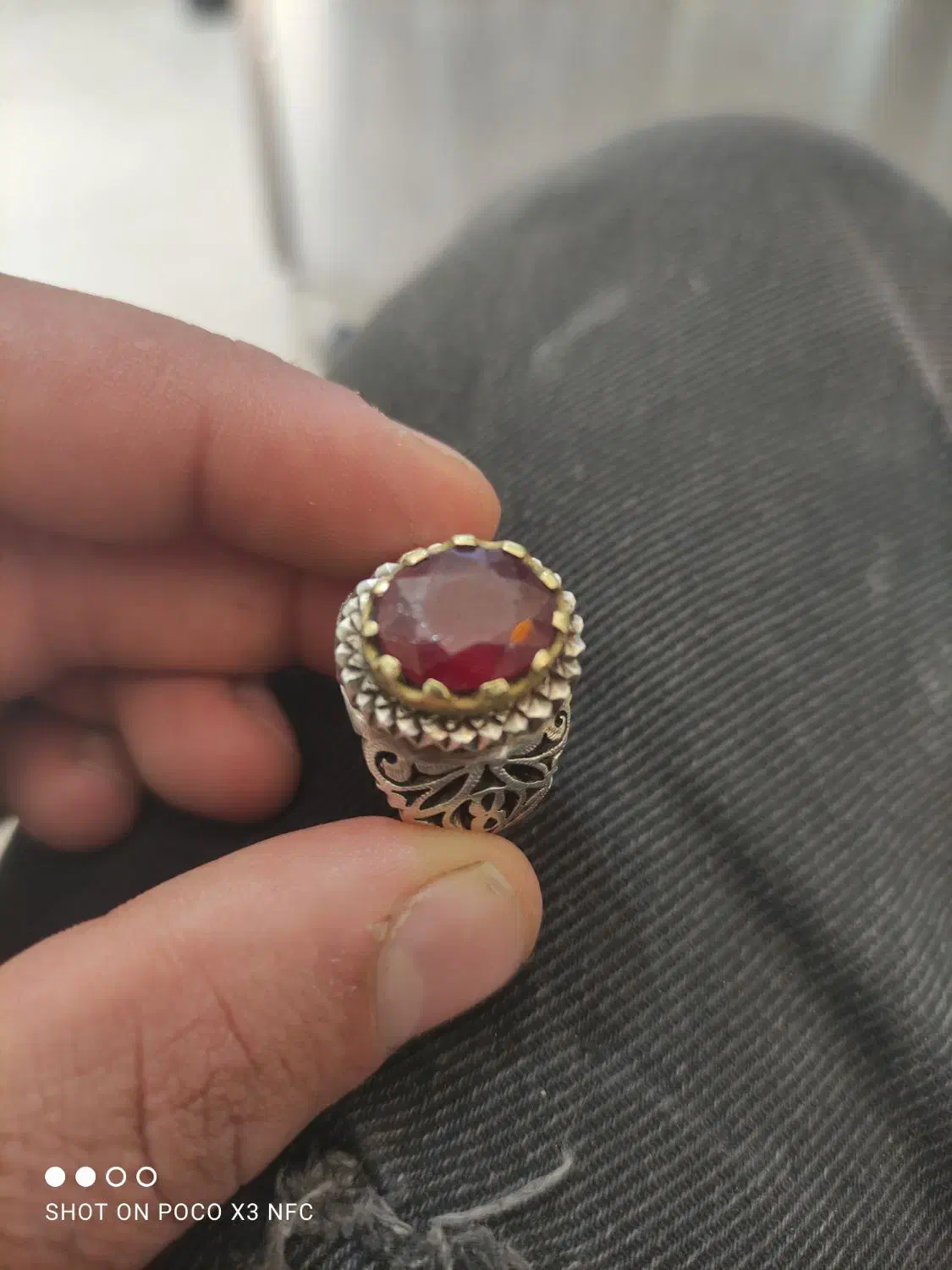 انگشتر یابوت|جواهرات|اصفهان, شیخ اشراق|دیوار